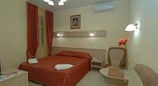Гостиница Макс Хаус Самара Двухместный номер «Комфорт» с 1 кроватью или 2 отдельными кроватями-1